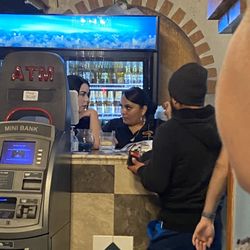 Tacos Y Maricos El Compa - The woman with the hoops is beyond rude