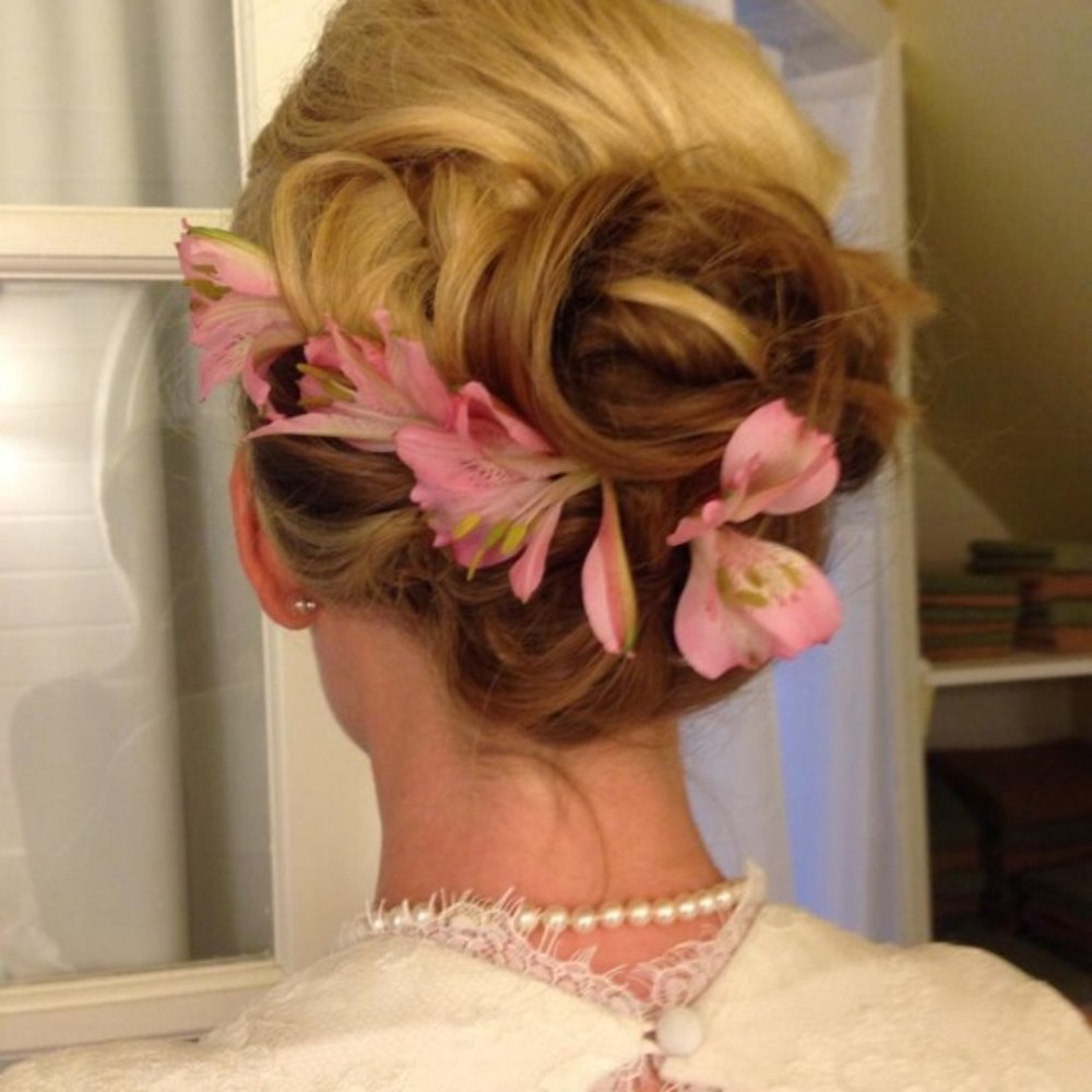 Ron King Salon - Reception up-do! Faith's add-on of flowers...love it! - Hair Salons Near Me - Austin, Texas Ron King Salon - Reception up-do! Faith's add-on of flowers...love it! - Hair Salons Near Me - Austin, Texas