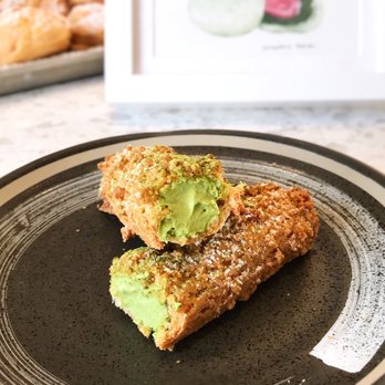 Bloom - Matcha Eclair - Cafes Near Me - Toronto, Ontario