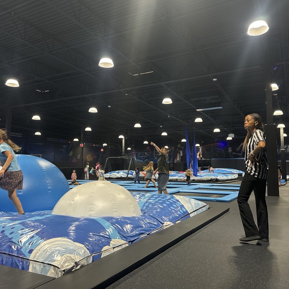 Discover 37 Trampoline fitness and trampoline ideas | trampoline workout,  rebounder workouts, mini trampoline workout and more, image size:1000x1000