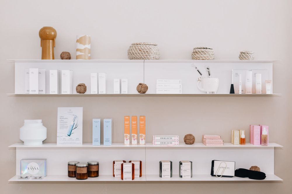 Lashes By Yanna Logo