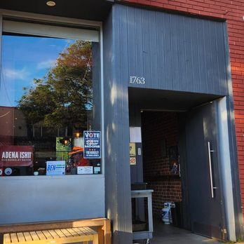 Hoi Polloi Brewing Taproom and Beat Lounge - Busy street , but laid music and nice outdoor seating. - Breweries Near Me - Berkeley, California
