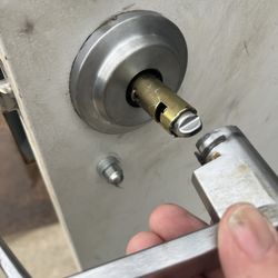Roger's Safe and Lock - The latch in question.