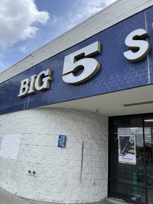 Big 5 Sporting Goods by null