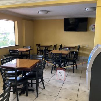 Super 8 by Wyndham Byron/South Macon - Off lobby area, place to eat breakfast. - Hotels Near Me - Byron, Georgia Super 8 by Wyndham Byron/South Macon - Off lobby area, place to eat breakfast. - Hotels Near Me - Byron, Georgia