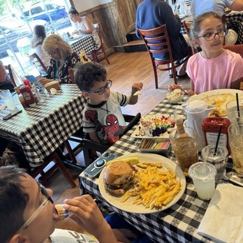 Sweet Mama's - Amazing birthday brunch!! - American Near Me - Stony Brook, New York