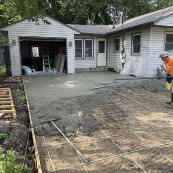 Miranda Concrete Company - Action shot of Miranda Concrete applying cement to finish driveway - Masonry/Concrete Near Me - Fargo, North Dakota Miranda Concrete Company - Action shot of Miranda Concrete applying cement to finish driveway - Masonry/Concrete Near Me - Fargo, North Dakota