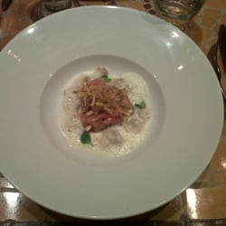 Tartare de veau aux coques, moutarde de crémone et herbe huître