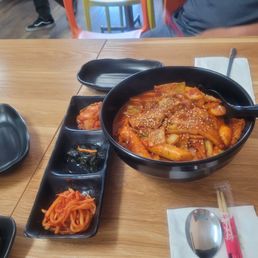 The tteokbokki, Korean side dishes, and fried fish are also very delicious. The tteokbokki, Korean side dishes, and fried fish are also very delicious.