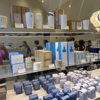 Blue Bottle Coffee - Wolf Point - Coffee & Tea Near Me - Chicago, Illinois