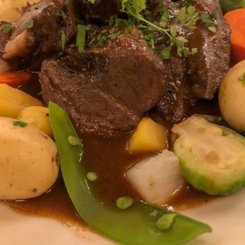 Le Bistrot de Paris - Joue de bœuf falcon bourguignon - French Near Me - Paris, 75 Le Bistrot de Paris - Joue de bœuf falcon bourguignon - French Near Me - Paris, 75