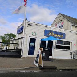 Bracco's Clam and Oyster Bar