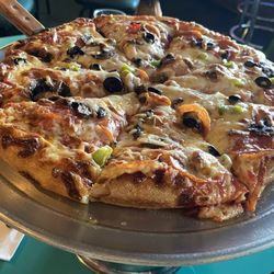 Shenanigan's Pub & Grub - Best pizza ever! It's the house special. Oh my gosh....delicious!
