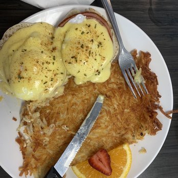 Sweet E's Cafe - Egg Benedict - Cafes Near Me - Honolulu, Hawaii Sweet E's Cafe - Egg Benedict - Cafes Near Me - Honolulu, Hawaii
