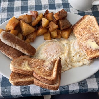 Annoulas Taverna - Eggs, sausages, toast and home fries - Breakfast & Brunch Near Me - Woodbury, Connecticut