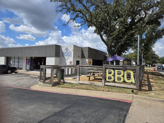 Crossbuck BBQ by null