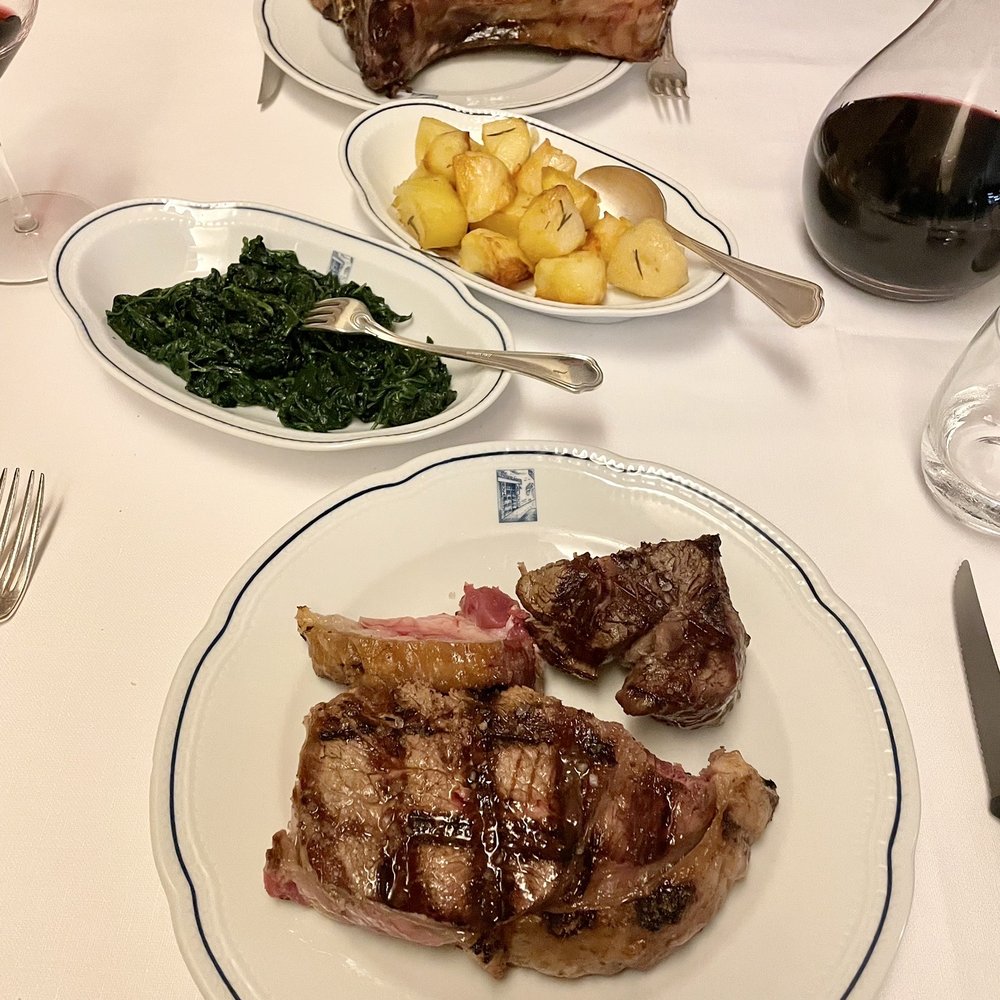 Steak for 2 with spinach and potatoes Steak for 2 with spinach and potatoes