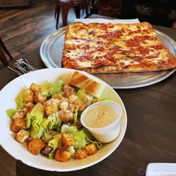 Pino's Pizza & Restaurant - Caesar salad & uncle Nonno's pizza | #intenselypassionatephotography
