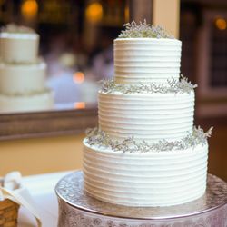 Sugar & Salt RVA - Wedding cake- photo by 88 love stories