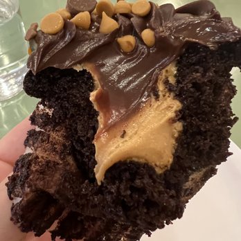 Molly's Cupcakes - Chocolate and Peanut Butter (The Ron Bennington) - Desserts Near Me - Chicago, Illinois Molly's Cupcakes - Chocolate and Peanut Butter (The Ron Bennington) - Desserts Near Me - Chicago, Illinois