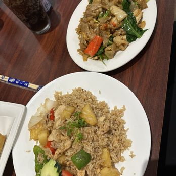 Long Beach Thai Restaurant - Pineapple Fried Rice, Pad See Ew - Thai Near Me - Long Beach, California