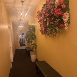Asahi Sushi - The hallway to the restrooms
