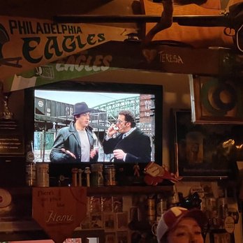 Lombard House - Philly decor - Beer Bar Near Me - Portland, Oregon