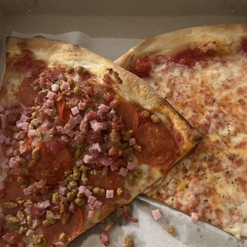 Screamin' Mimi's - Supreme & Cheese slices - Pizza Near Me - Savannah, Georgia