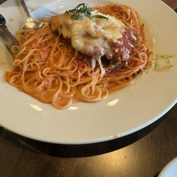 Ferrucci Ristorante - Chicken Parmesan, Wofe and other daughter love it!!! The marinara sauce, outstanding! Simple but so good - Italian Near Me - Panama City, Florida
