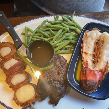Red Lobster - Ultimate Surf and Turf - Seafood Near Me - Pittsburg, California