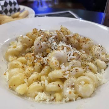 Queen Anne Beer Hall - Mac n cheese - Beer Gardens Near Me - Seattle, Washington Queen Anne Beer Hall - Mac n cheese - Beer Gardens Near Me - Seattle, Washington