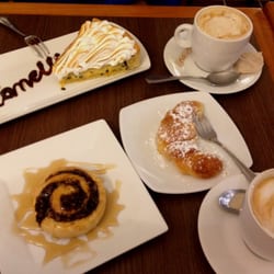 Café Zanelli - M O R Í con las medialunas!!!!