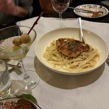 Maggiano's Little Italy - Chicken Fettuccine Alfredo - Italian Near Me - Boston, Massachusetts