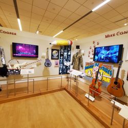 Instruments/exhibits/displays