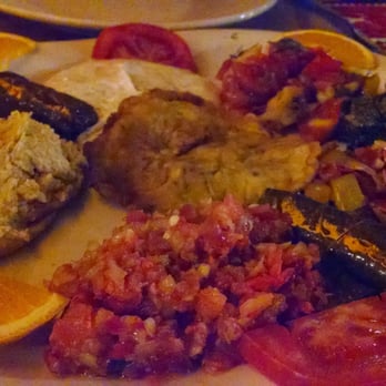 Kale Terrasse Restaurant - Meze platter (30 TL) - 3 stars, only the hummus was really great. The zucchini fritter in the middle was super dry (Thurs dinner 2015-05-21) - Turkish Near Me - Nevşehir, 50