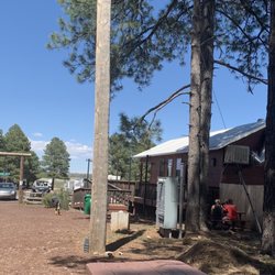 Mormon Lake Pizzeria - Limited outdoor tables