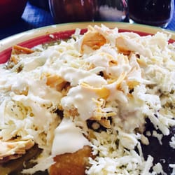 El Balcón - Chilaquiles con pollo.