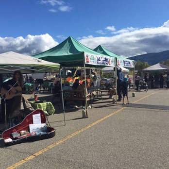 Vernon Farmers' Market - man playing a guitar - Farmers Market Near Me - Vernon, British Columbia Vernon Farmers' Market - man playing a guitar - Farmers Market Near Me - Vernon, British Columbia