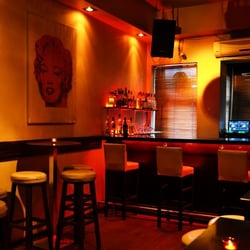 Aura Pera Karaoke Bar