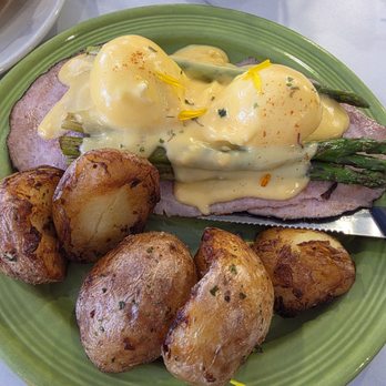 The Hangout - Black forest ham benedict - Breakfast & Brunch Near Me - Walnut Creek, California