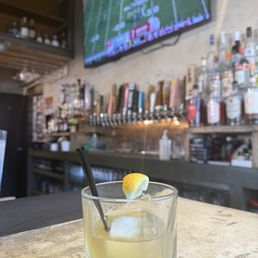 Pour some honey on me (whiskey cocktail) Pour some honey on me (whiskey cocktail)