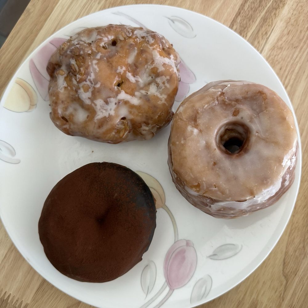 Beacon Doughnuts - Apple fritter, vanilla cronut, Boston cream - Donuts Near Me - Chicago, Illinois Beacon Doughnuts - Apple fritter, vanilla cronut, Boston cream - Donuts Near Me - Chicago, Illinois
