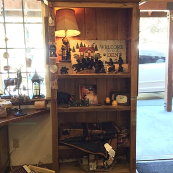 Golden Acorn Gifts - Flowers & Gifts Near Me - Wrightwood, California Golden Acorn Gifts - Flowers & Gifts Near Me - Wrightwood, California
