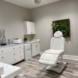 Botox/p shot/ flotation therapy/ dermal filler/ facials/laser therapy