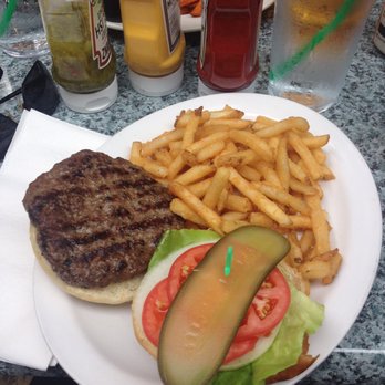 Hemingway's Restaurant - Bars Near Me - Toronto, Ontario