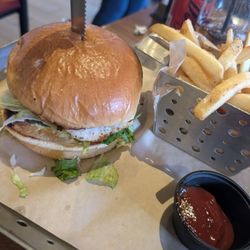 Chili's - Classic club sandwich (without/sin cheese/queso and guacamole)
