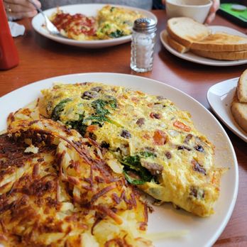 Hamil Brunch & Grill - Breakfast & Brunch Near Me - Roseville, Michigan