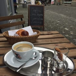 Lloyd Caffee - Kaffe des Tages mit Brioche