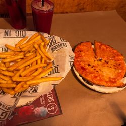 Montana's - Pizza And Fries