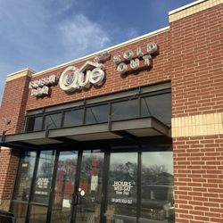 Que 49 Smokehouse - Storefront